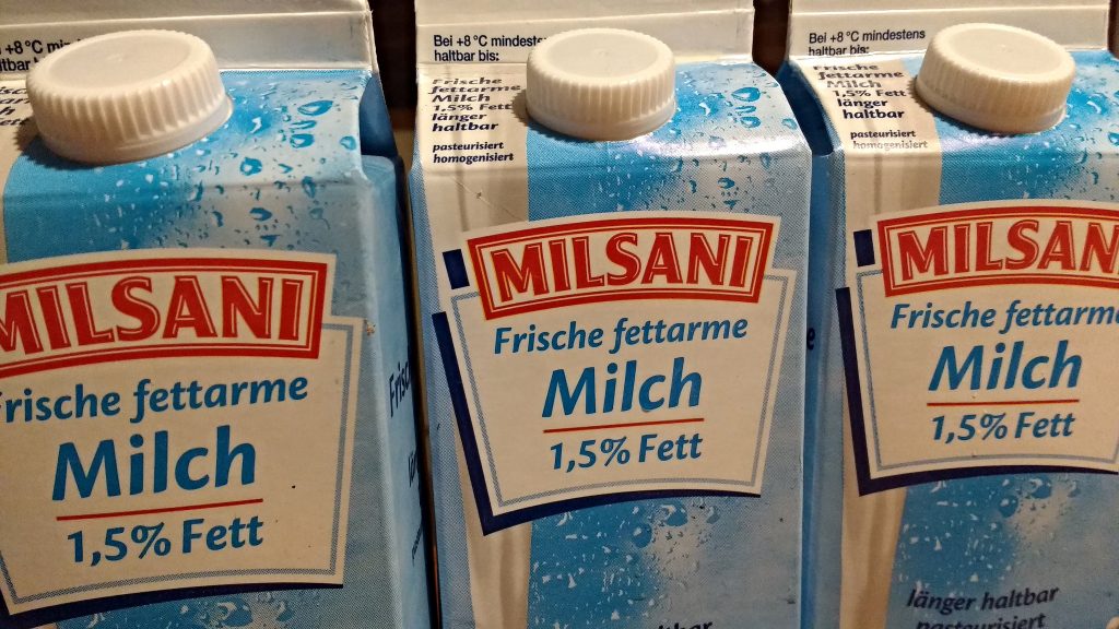 Деньги: Молоко в супермаркетах подорожает на 10 центов