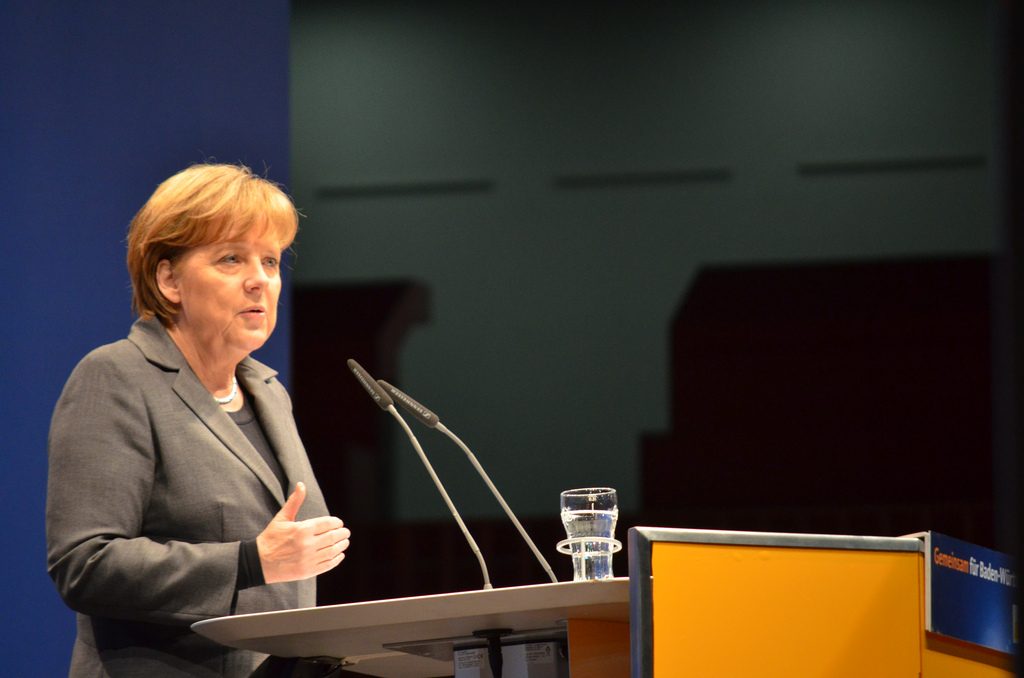 Политика: Меркель планирует отменить пособия для мигрантов из ЕС в первые пять лет пребывания в стране