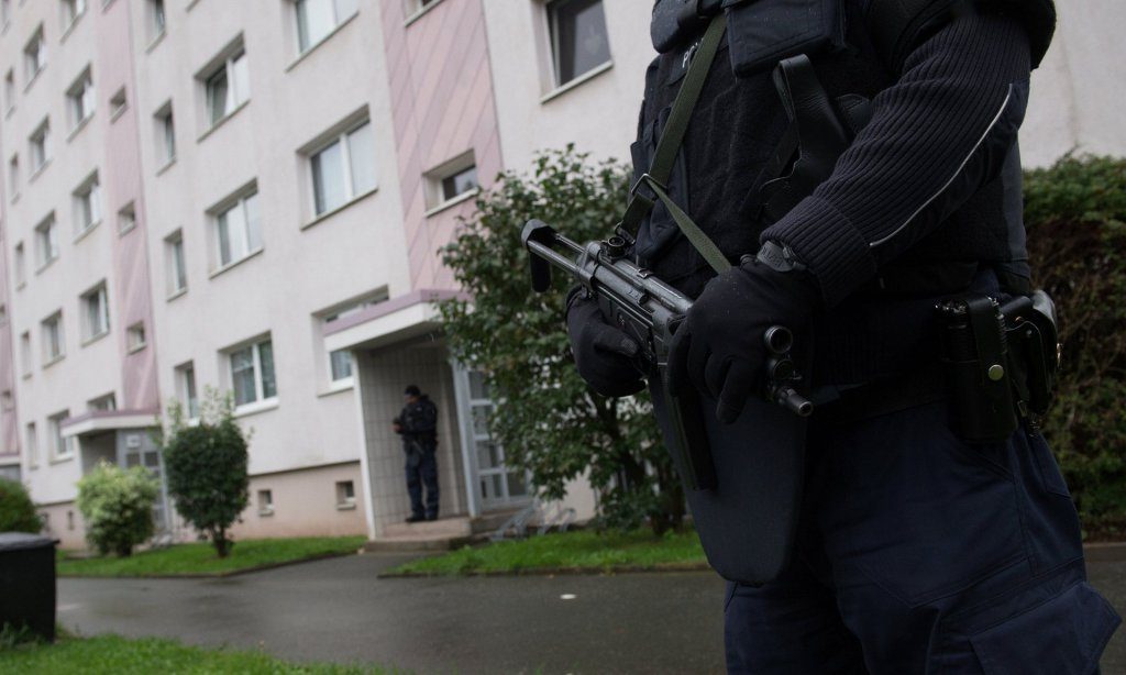 Происшествия: Полиция обнаружила взрывчатку при обыске квартиры в Хемнице: подозреваемый в розыске