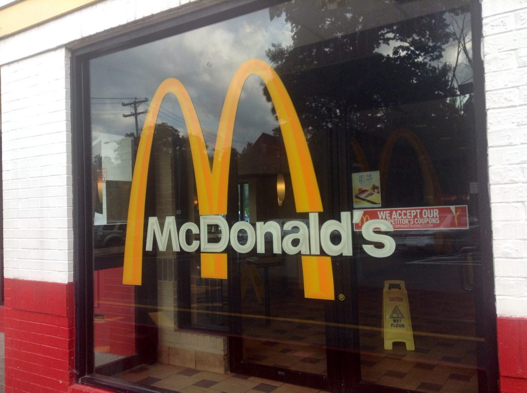 Отовсюду обо всем: McDonald's предъявил столице Тосканы иск в размере 17,8 миллионов долларов