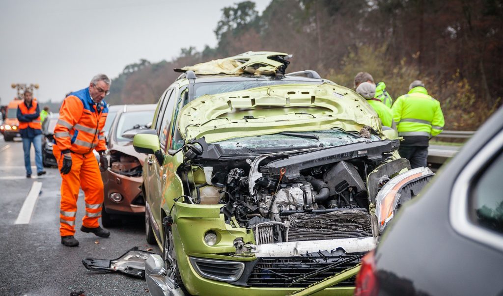 Происшествия: 9 пострадавших в массовой аварии на автостраде А40