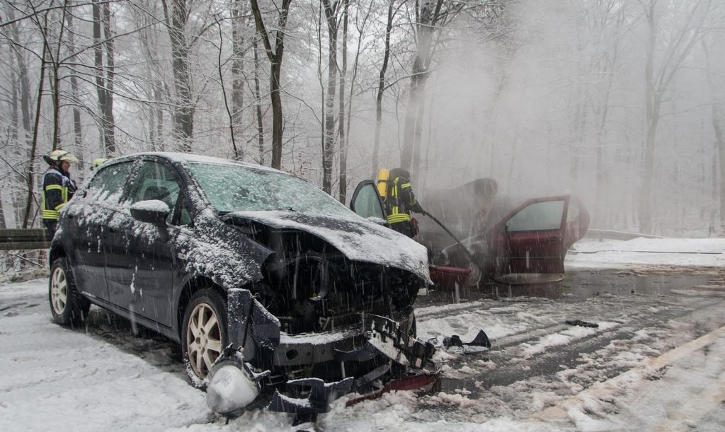 Происшествия: Неожиданная зима привела к хаосу на дорогах Германии