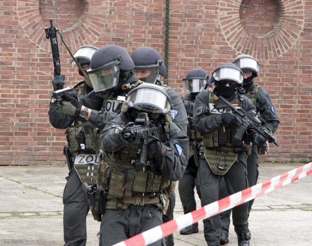 Закон и право: Берлинскую полицию снабдят всем необходимым для борьбы с терроризмом