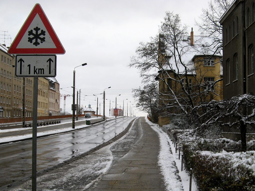 Погода: Метеорологи предупреждают о гололедице на дорогах Германии