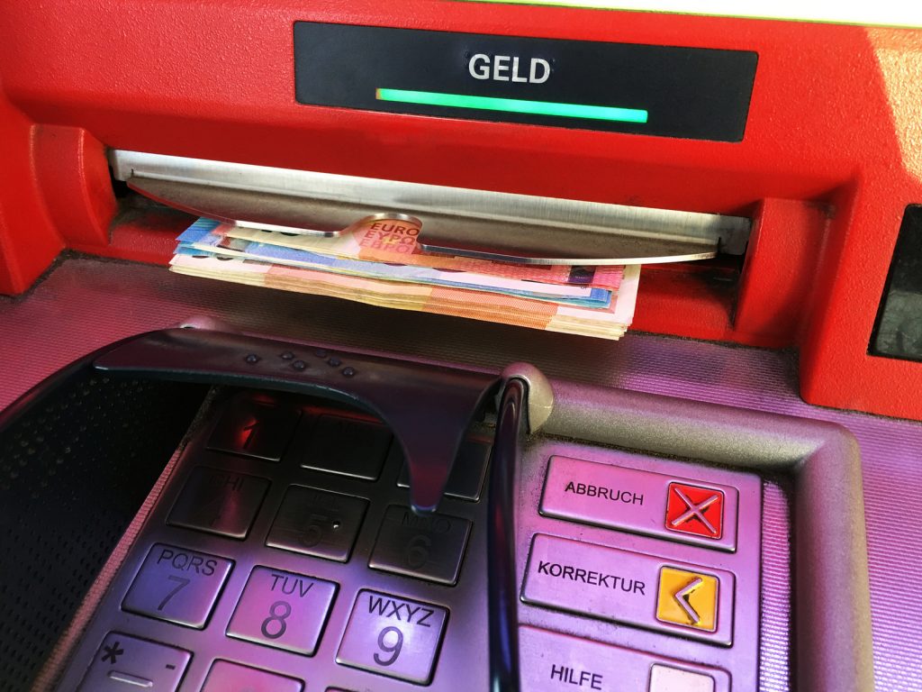 Отовсюду обо всем: Насколько банкоматы опасны для здоровья?