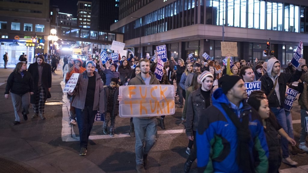 Отовсюду обо всем: В Америке прошли акции протеста против  Дональда Трампа (видео)