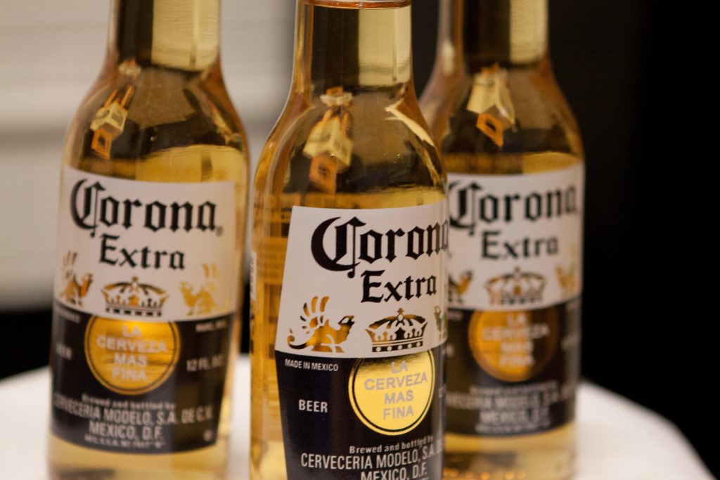 Отовсюду обо всем: Основатель пива Corona завещал миллионы односельчанам