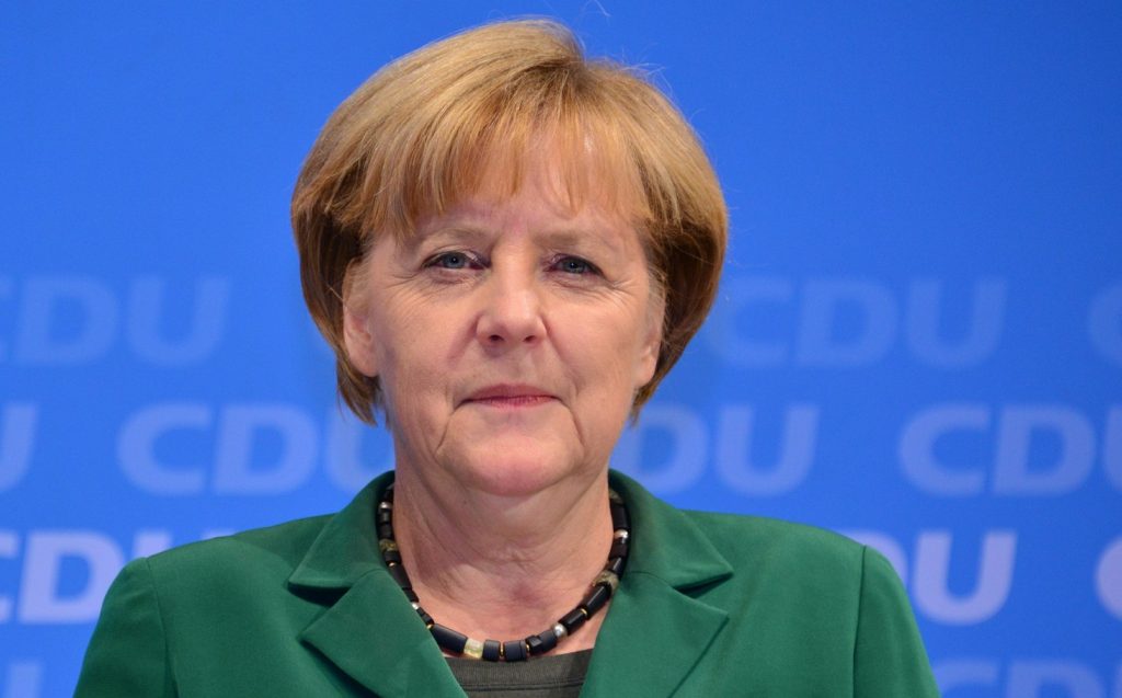 Политика: Меркель напомнила Трампу о демократических ценностях