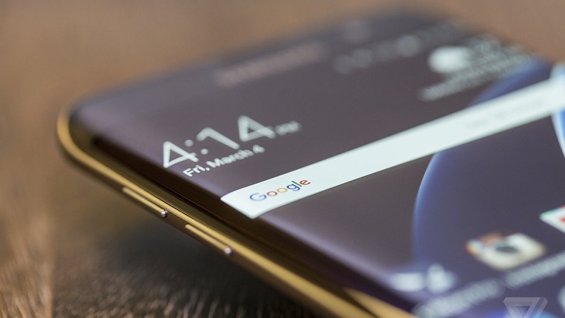 Технологии: Galaxy S8 станет первым виртуальным помощником Samsung