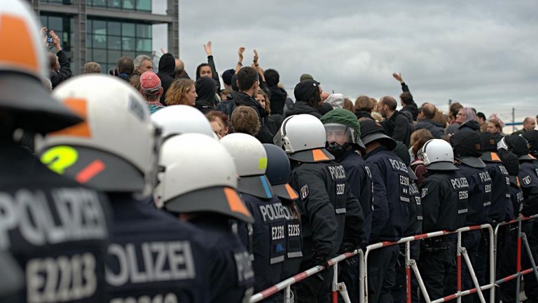 Общество: Правые и Левые выйдут на демонстрацию в Берлине в субботу