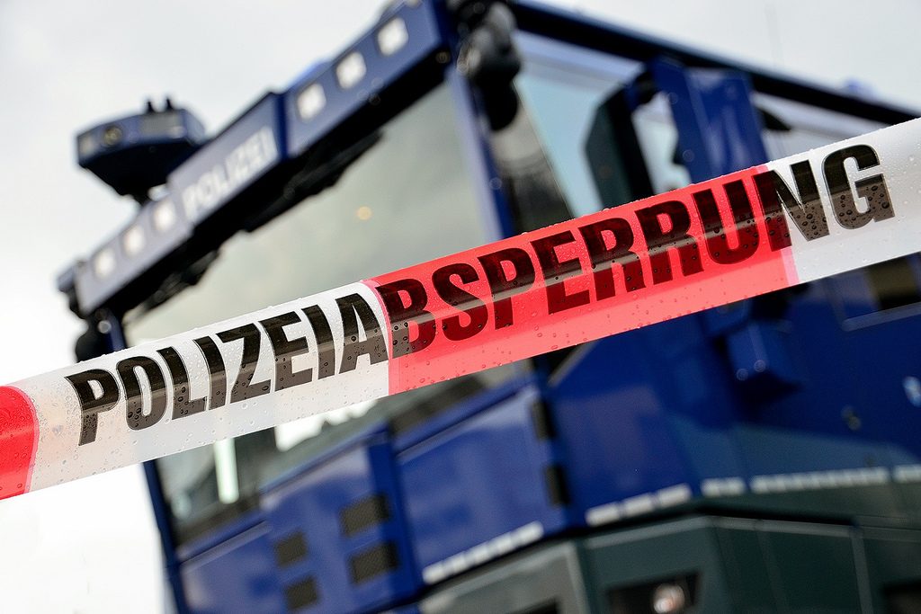Закон и право: Ежедневно в полицию Берлина поступает более 18 сообщений о подозрительных предметах