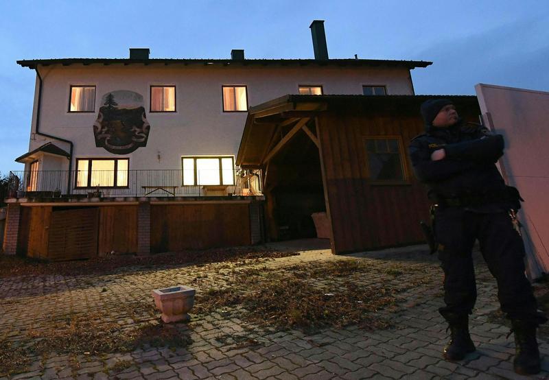 Отовсюду обо всем: Трагедия в Австрии: женщина застрелила мать, брата и троих своих детей