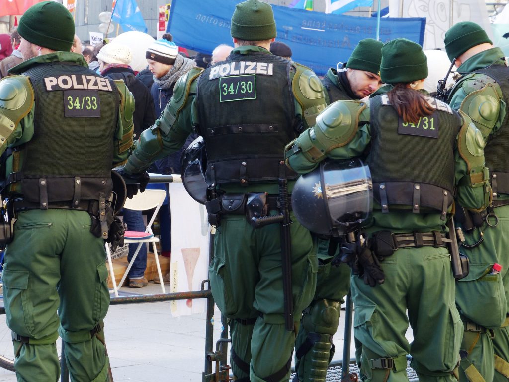 Закон и право: В Германии планируют ужесточить наказания за насилие  в отношении сотрудников полиции