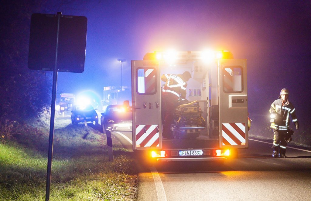 Происшествия: Авария в Нижней Саксонии: машину разорвало на две части