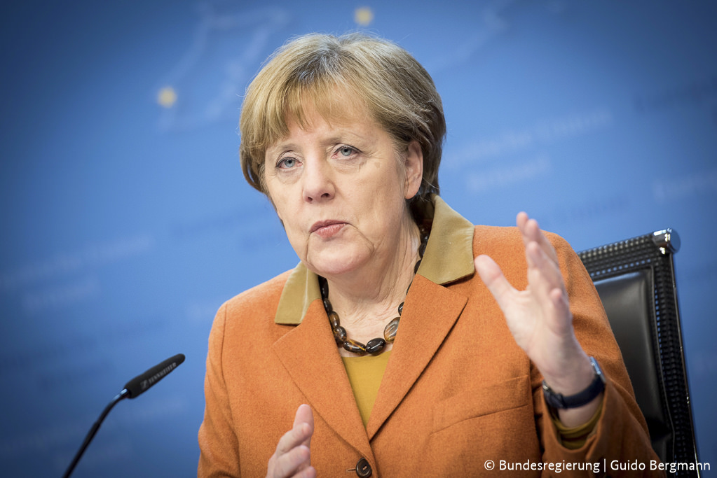 Политика: Меркель обвинила Россию и Иран в военных преступлениях в Алеппо