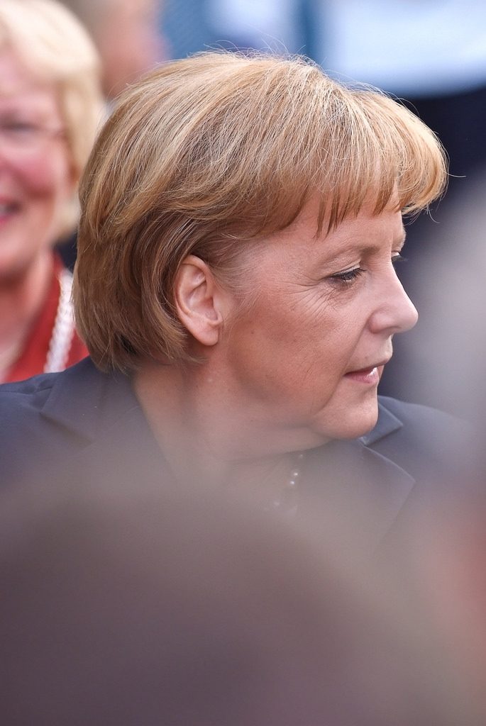 Политика: Меркель сохранила пост председателя ХДС
