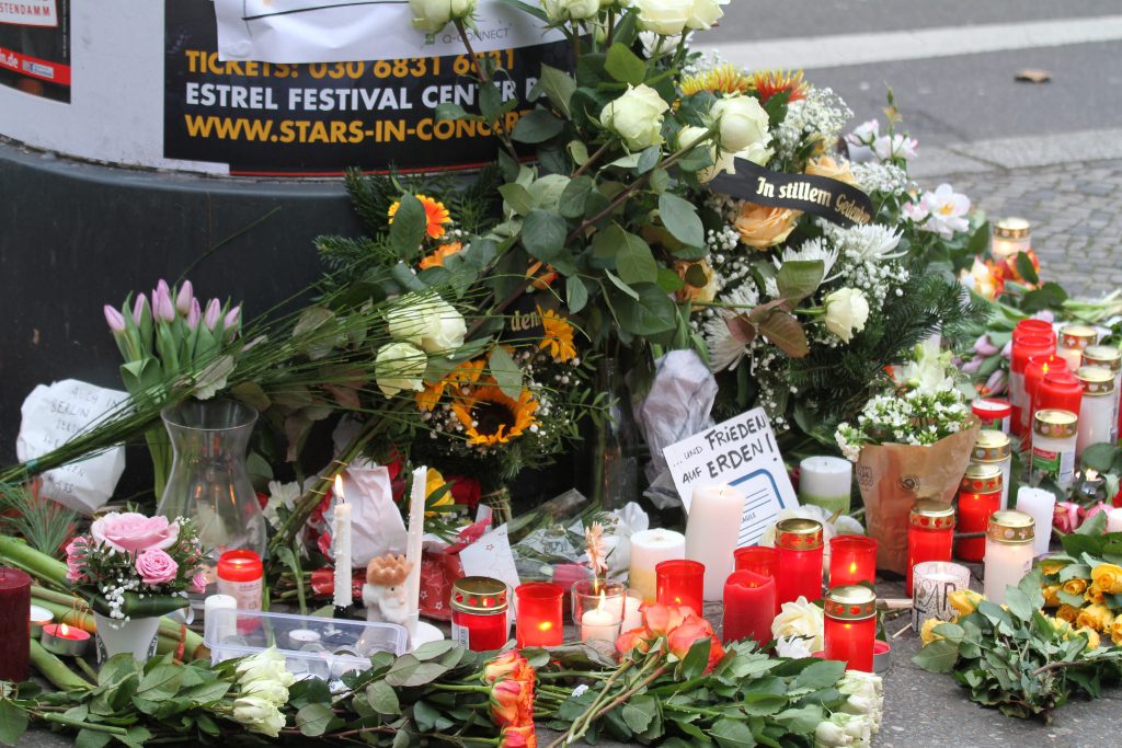 Новости: Опознаны все 12 жертв теракта в Берлине