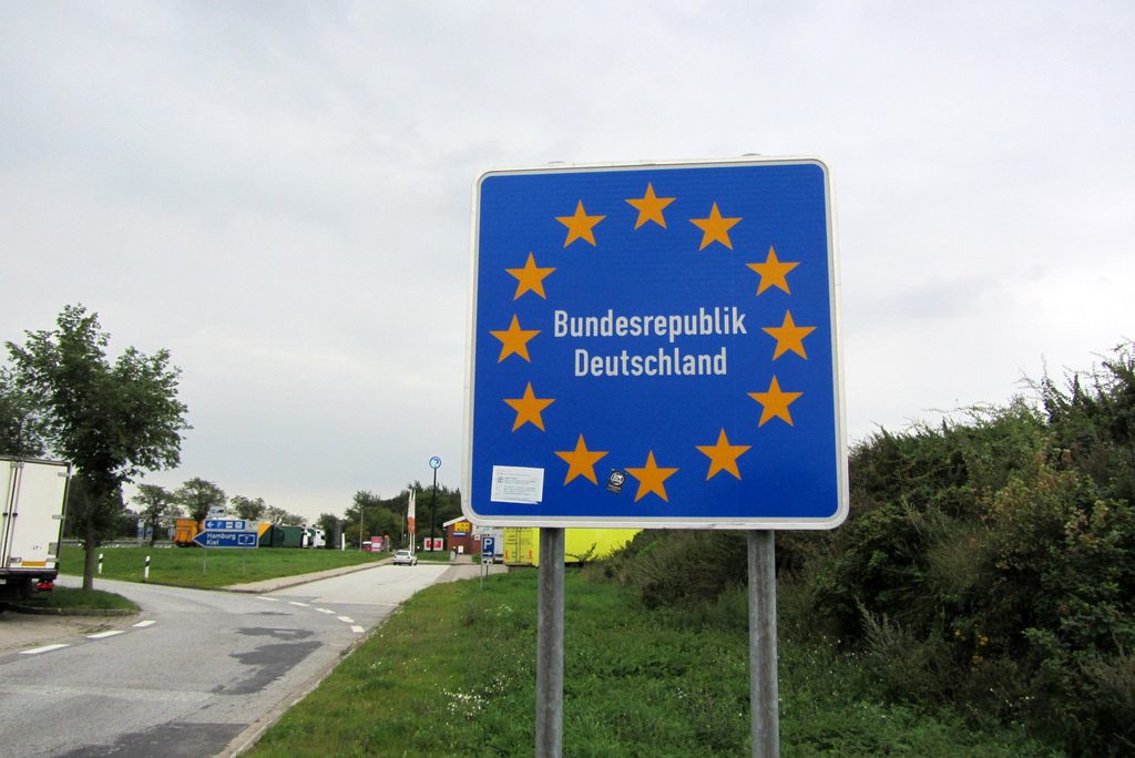 Закон и право: Германия продлевает пограничный контроль до осени 2017 года