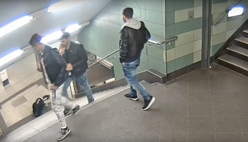 Происшествия: Вознаграждение €2000 за информацию о нападавшем на станции метро Херманнштрассе