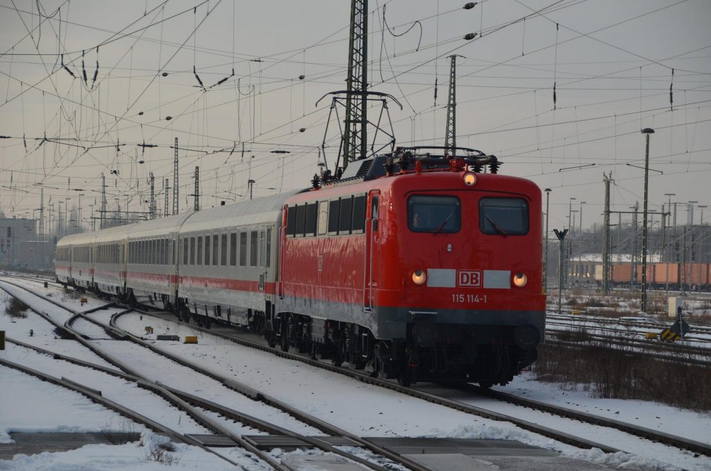 Происшествия: Задымление локомотива поезда в Баварии. Все пассажиры эвакуированы