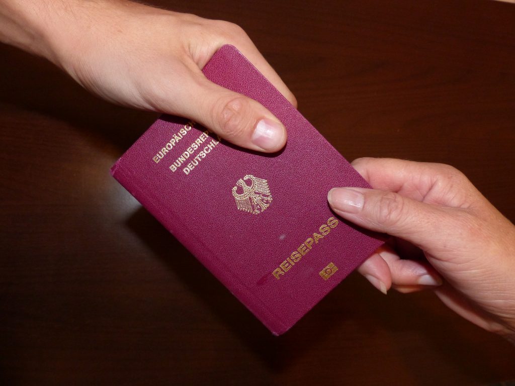 Новости: Все больше британских евреев хотят получить немецкое гражданство