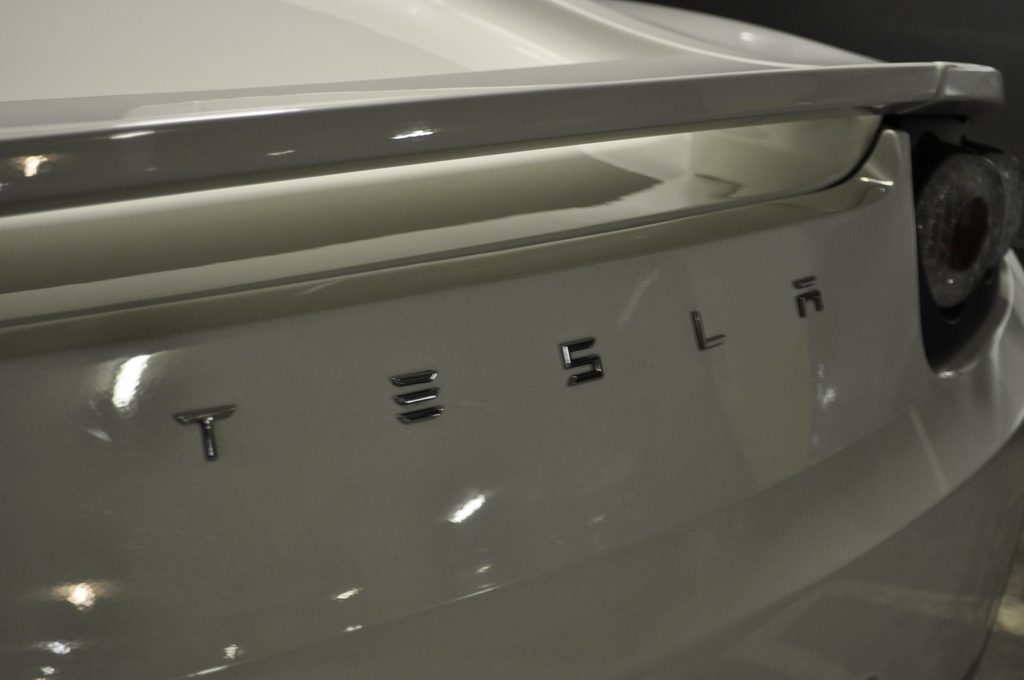 Деньги: Tesla не смогла достичь запланированных на 2016 год объемов сбыта