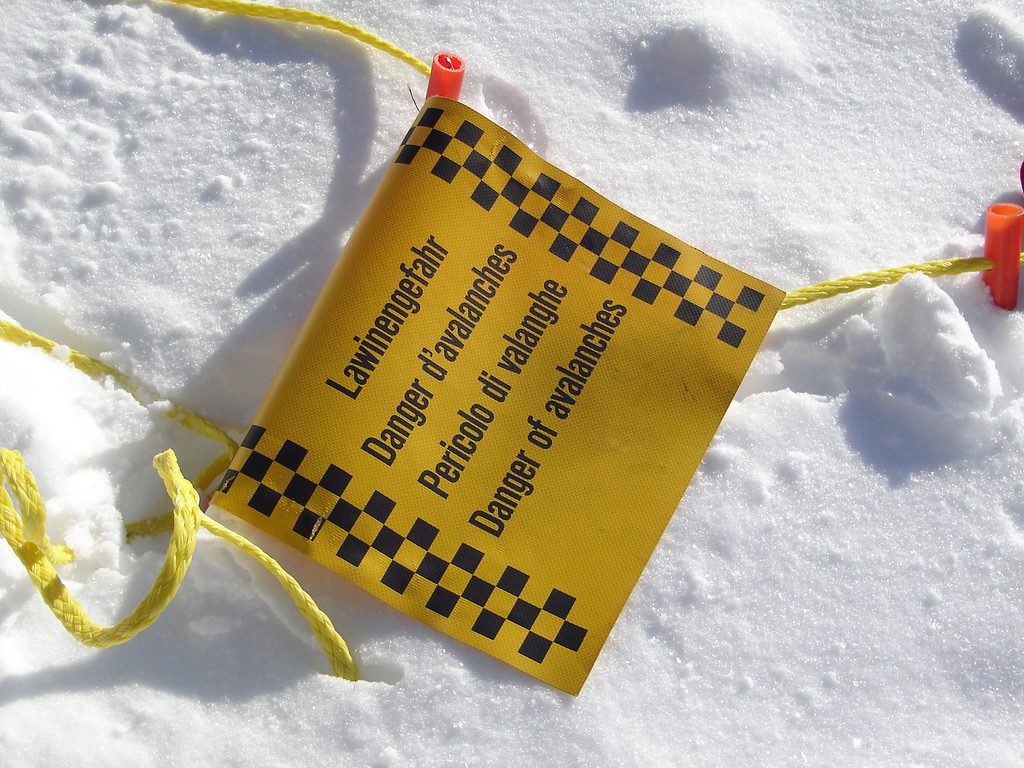 Погода: В немецких Альпах сохраняется опасность схода снежных лавин
