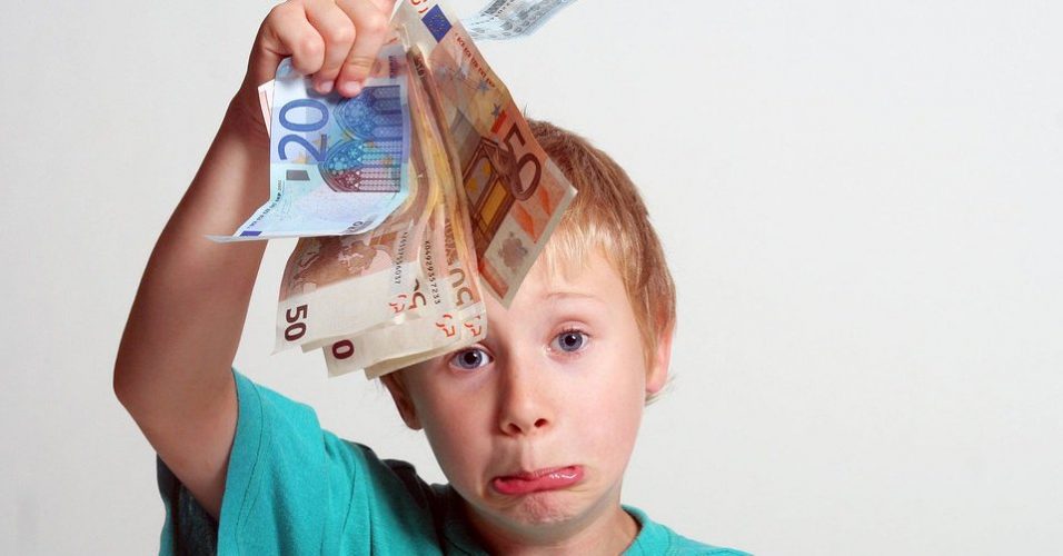 Деньги: Сколько денег тратят немецкие родители на детей до 18-летия?