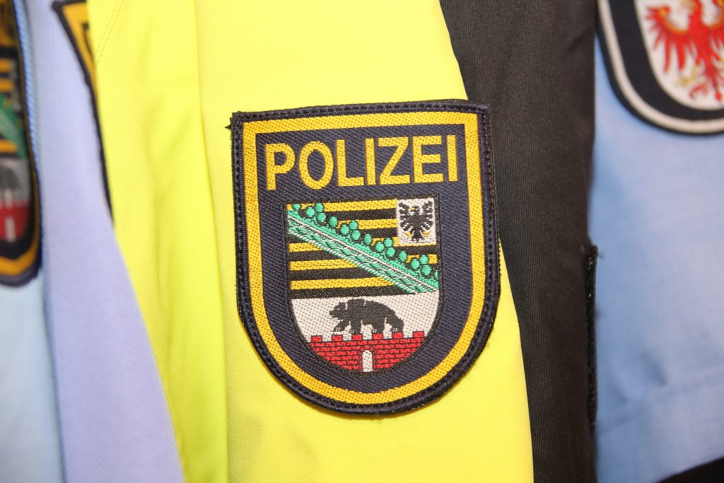 Новости: В Баварии из старой полицейской формы собираются шить сумки и рюкзаки