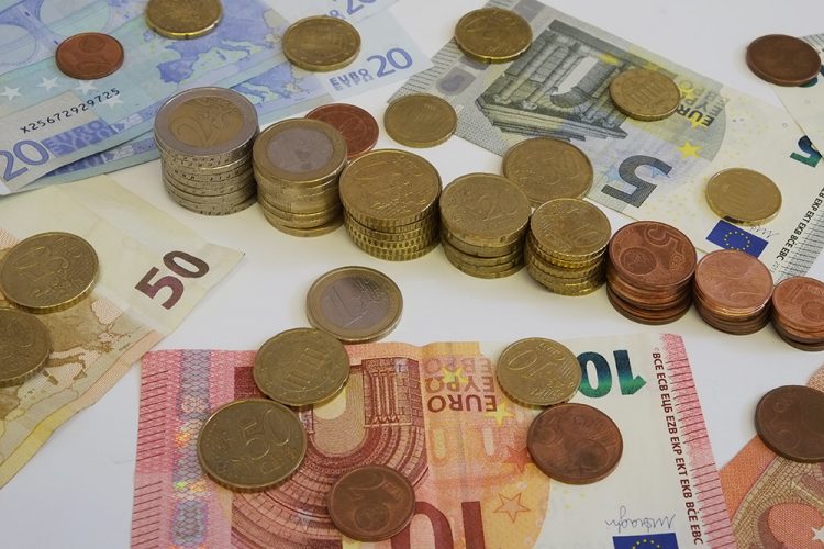 Деньги: В Германии прогнозируют уменьшение доходов из-за роста инфляции