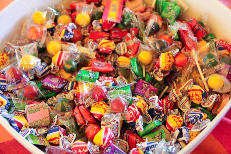 Общество: Эксперты призывают правительство уменьшить количество рекламы сладостей