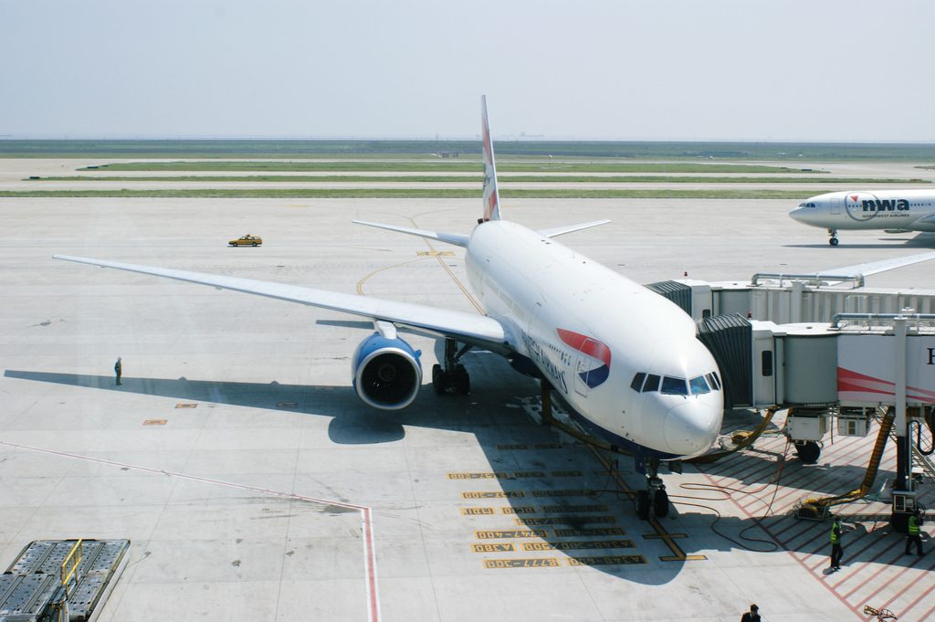 Происшествия: Самолет совершил вынужденную посадку в Шенефельде: умер пассажир