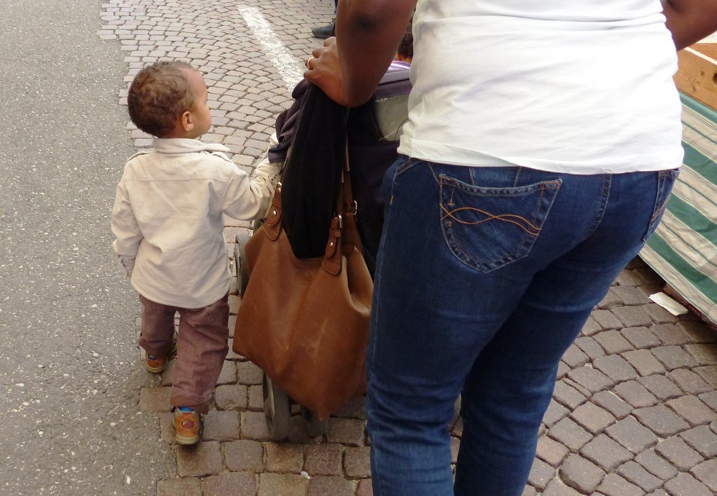 Новости: В Берлине родителям-одиночкам будут помогать специальные няни