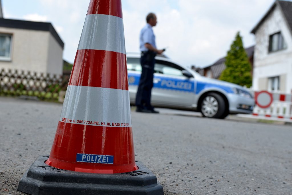 Происшествия: В Бранденбурге мужчина убил свою бабушку, а затем сбил насмерть двоих полицейских