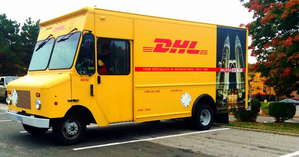 Общество: DHL будет доставлять посылки в припаркованные автомобили
