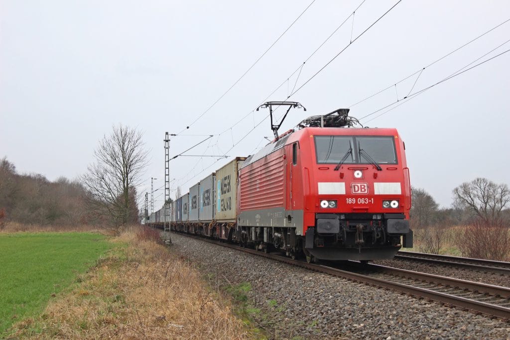 Происшествия: Опасное путешествие: беженцы попытались добраться в Мюнхен на крыше грузового поезда
