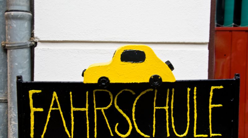 Полезные советы: Сколько раз можно пересдавать экзамены для получения водительских прав в Германии?