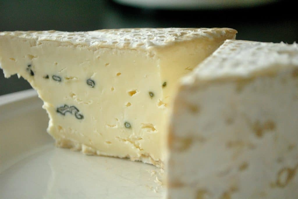 Здоровье: Netto отзывает партию сыра с голубой плесенью из-за кишечной палочки