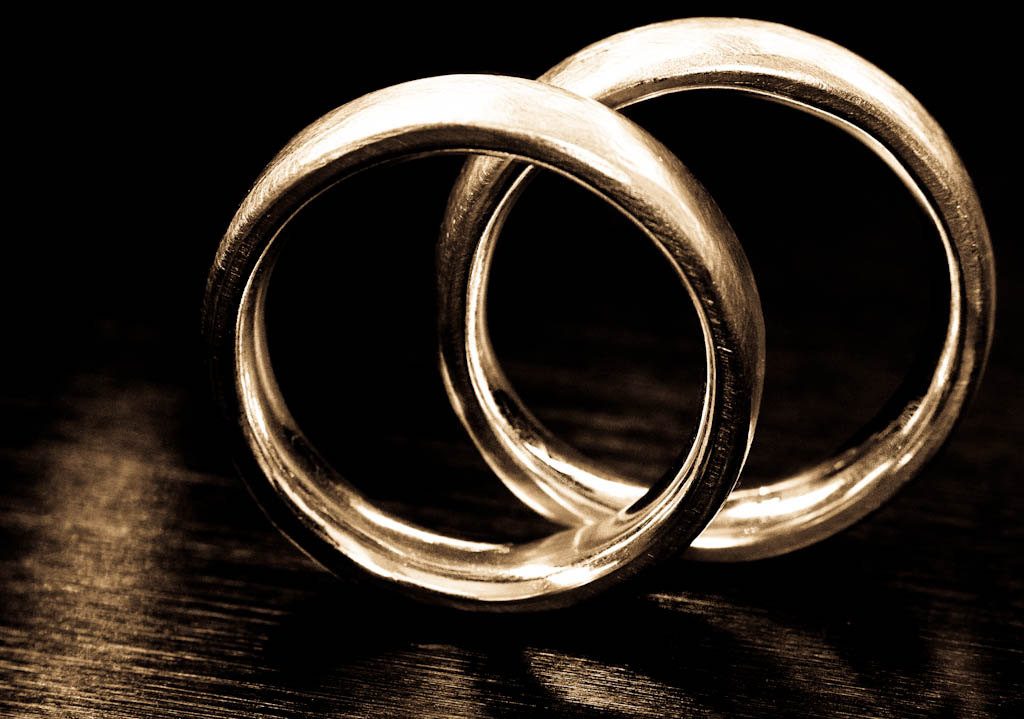 Политика: В Германии не будут признавать браки среди несовершеннолетних