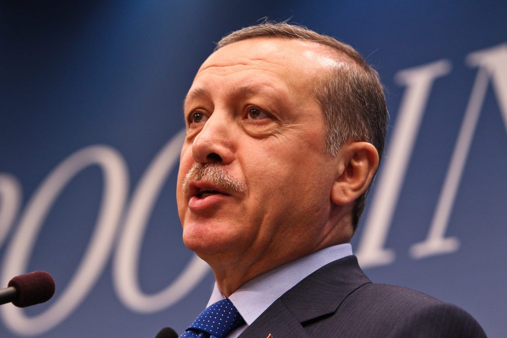 Политика: Эрдоган пригрозил Евросоюзу разорвать соглашение о беженцах