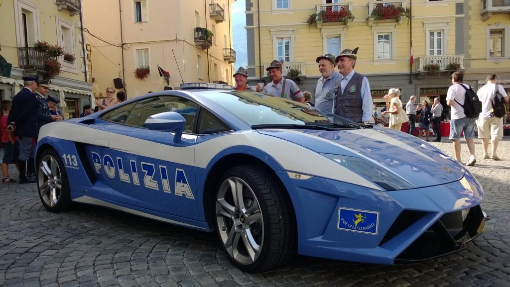 Отовсюду обо всем: Итальянская полиция будет ездить на Lamborghini Huracan