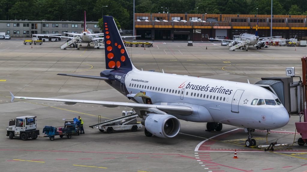 Общество: В понедельник в аэропортах Берлина отменят большинство рейсов