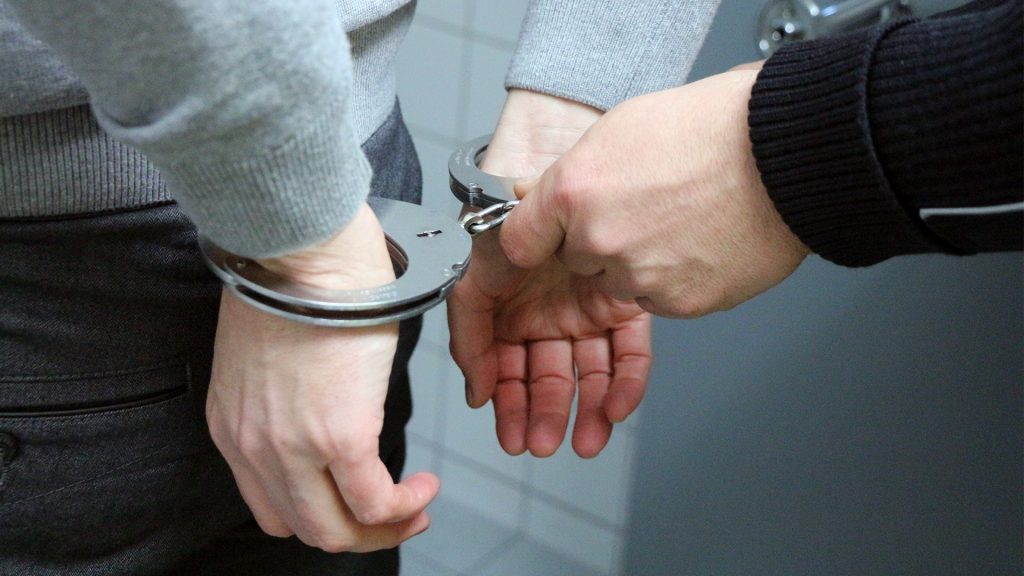 Закон и право: В Саксонии выпущенный на свободу преступник изнасиловал 13-летнюю школьницу
