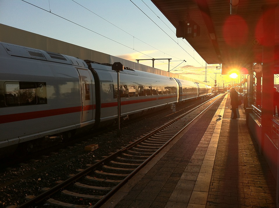 Общество: В Тюрингии проводник высадила из поезда женщину с пятью детьми