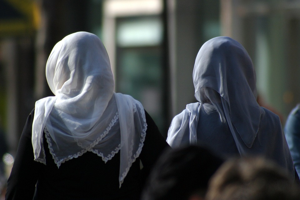 Закон и право: Работодатели имеют право запрещать своим сотрудникам ношение хиджаба