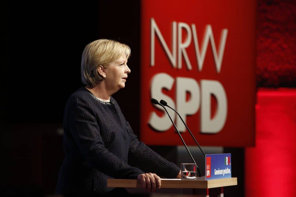Политика: Выборы в земле Северный Рейн-Вестфалия: рейтинг ХДС сравнялся с рейтингом СДПГ