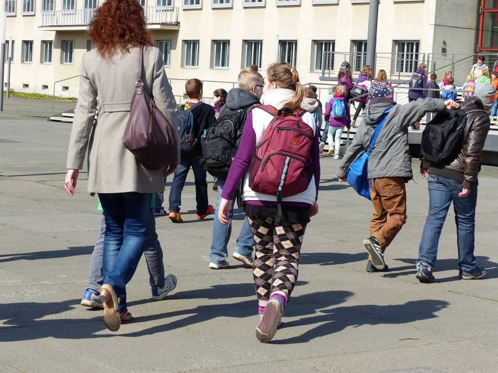 Общество: Каждый пятый подросток в Германии становится жертвой моббинга