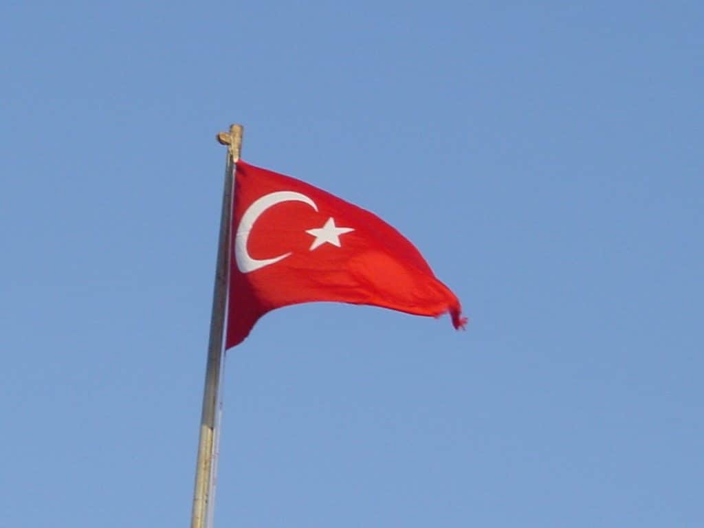 Отовсюду обо всем: Турецкая оппозиция требует аннулировать результаты референдума