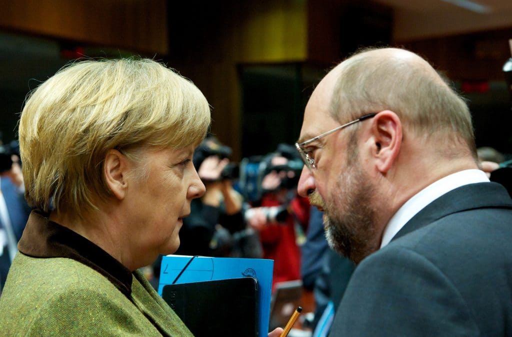 Политика: Социальный опрос: Меркель опережает Шульца