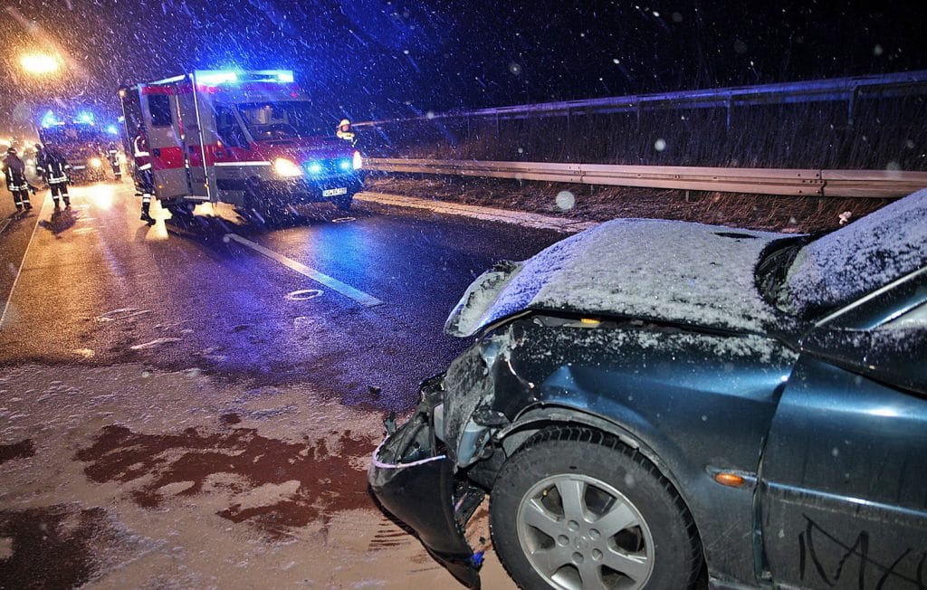 Происшествия: Сильные снегопады в Баварии стали причиной многочисленных аварий на дорогах